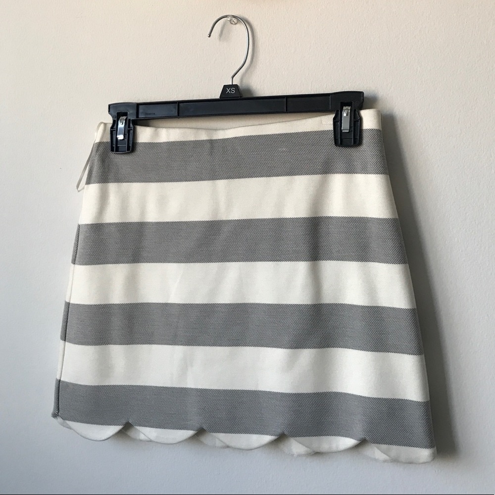 Mini scalloped skirt